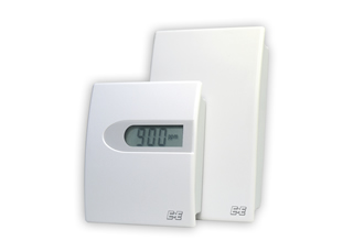 Transmitter calculates the dew point temperature